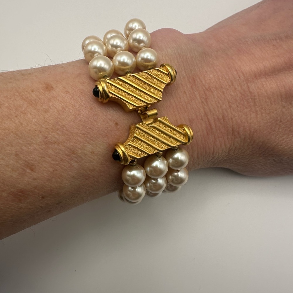 Vtg Crown Trifari Pearl Bracelet Triple Multi Strand Gold Clasp Blue Stone Faux